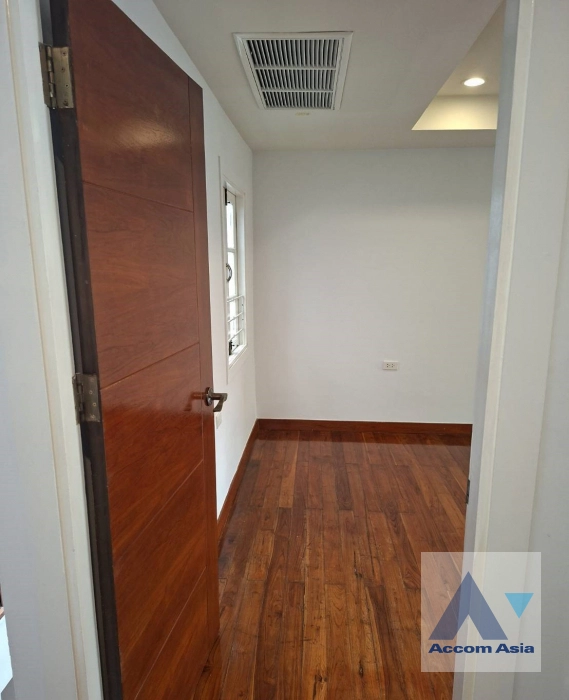 19  3 br Townhouse For Rent in Ploenchit ,Bangkok BTS Ploenchit AA33100