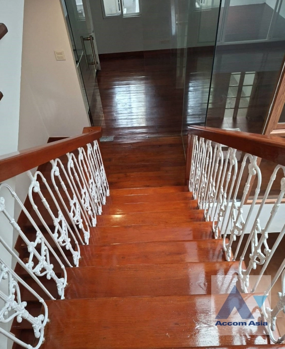 18  3 br Townhouse For Rent in Ploenchit ,Bangkok BTS Ploenchit AA33100