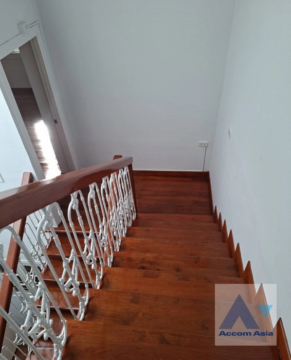 26  3 br Townhouse For Rent in Ploenchit ,Bangkok BTS Ploenchit AA33100