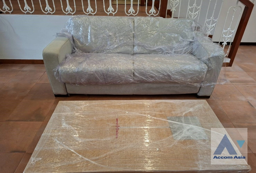 unit 3 Bedrooms  Townhouse For Rent in Ploenchit, Bangkok  near BTS Ploenchit (AA33100)