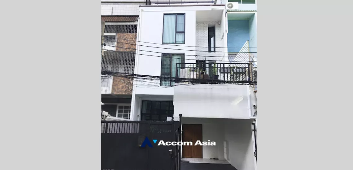  2  3 br Townhouse For Rent in Silom ,Bangkok BTS Chong Nonsi AA33103