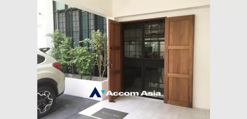  1  3 br Townhouse For Rent in Silom ,Bangkok BTS Chong Nonsi AA33103