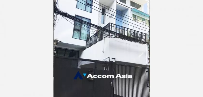  1  3 br Townhouse For Rent in Silom ,Bangkok BTS Chong Nonsi AA33103