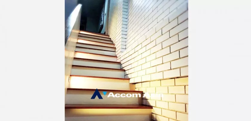 8  3 br Townhouse For Rent in Silom ,Bangkok BTS Chong Nonsi AA33103