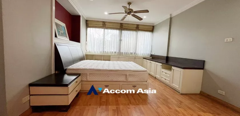 12  3 br Condominium For Rent in Ploenchit ,Bangkok BTS Ploenchit at Ruamrudee Garden House AA33111