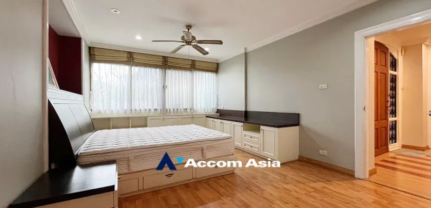 13  3 br Condominium For Rent in Ploenchit ,Bangkok BTS Ploenchit at Ruamrudee Garden House AA33111