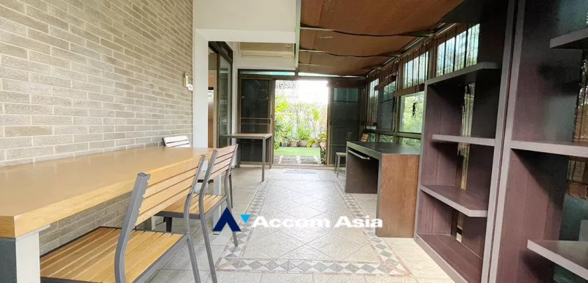 unitHuge Terrace |  3 Bedrooms  Condominium For Rent in Ploenchit, Bangkok  near BTS Ploenchit (AA33111)