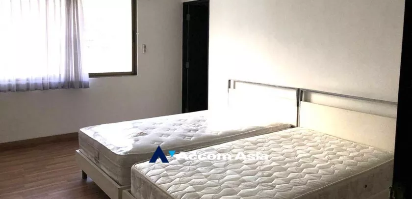6  3 br Apartment For Rent in Sukhumvit ,Bangkok BTS Asok - MRT Sukhumvit at Family Apartment with Lake View AA33117