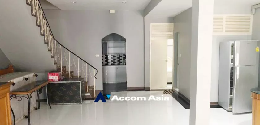  3 Bedrooms  Townhouse For Sale in Sukhumvit, Bangkok  near BTS Phrom Phong (AA33119)