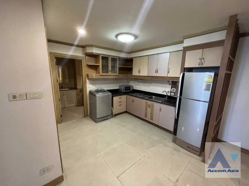 unit 1 Bedroom  Condominium For Sale in Sukhumvit, Bangkok  near BTS Phrom Phong (AA33121)