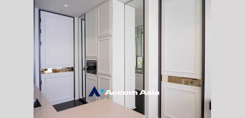 unit 1 Bedroom  Condominium For Rent in Ploenchit, Bangkok  near BTS Chitlom (AA33125)