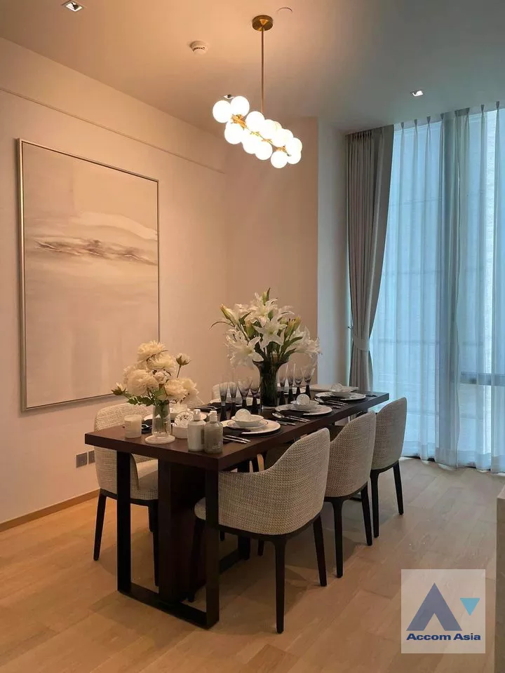 unit 2 Bedrooms  Condominium For Rent in Ploenchit, Bangkok  near BTS Chitlom (AA33129)