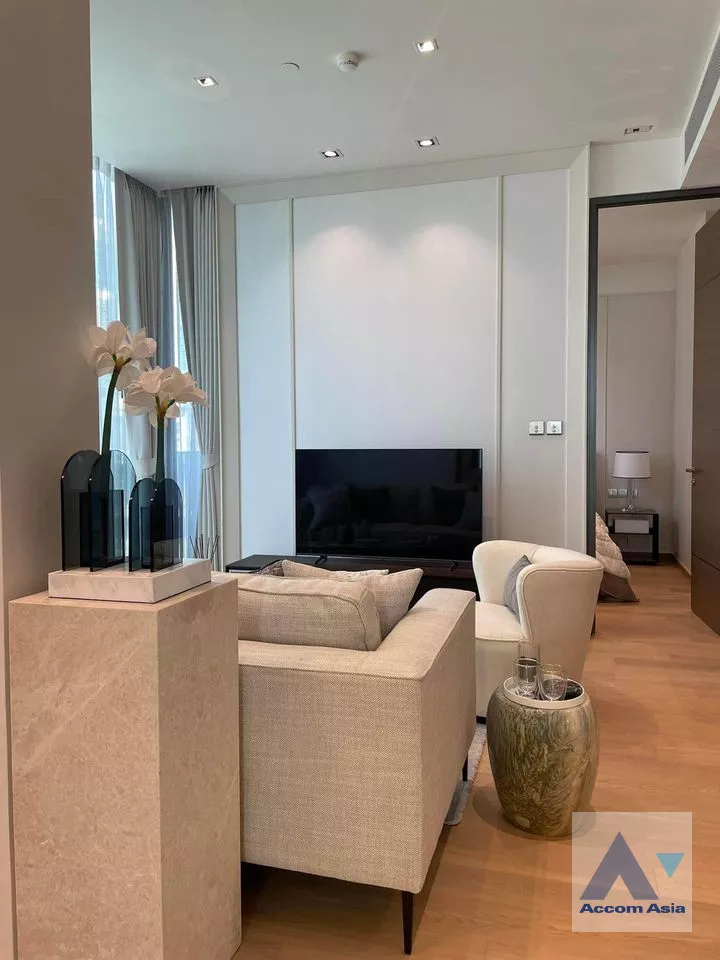 unit 2 Bedrooms  Condominium For Rent in Ploenchit, Bangkok  near BTS Chitlom (AA33129)