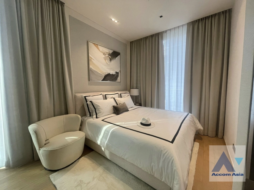 unit 2 Bedrooms  Condominium For Rent in Ploenchit, Bangkok  near BTS Chitlom (AA33129)