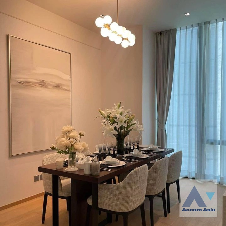 unit 2 Bedrooms  Condominium For Rent in Ploenchit, Bangkok  near BTS Chitlom (AA33129)