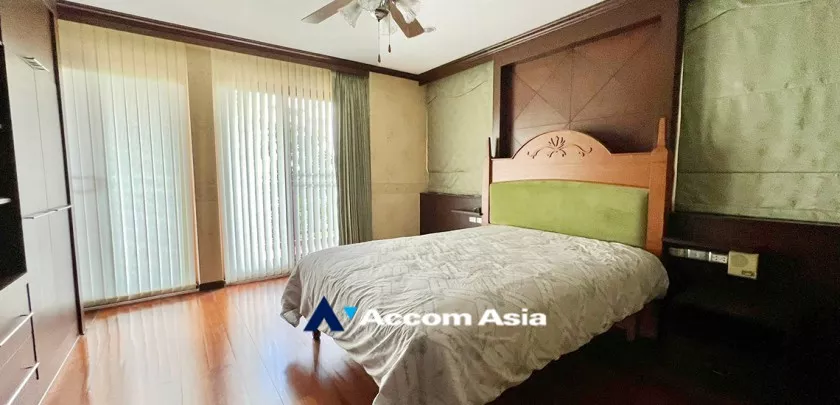  3 Bedrooms  Condominium For Sale in Sathorn, Bangkok  near BTS Chong Nonsi - BRT Thanon Chan (AA33132)