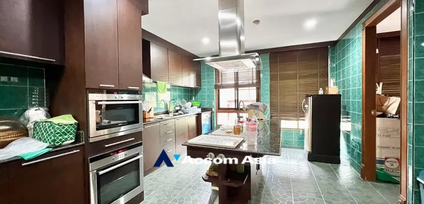  3 Bedrooms  Condominium For Sale in Sathorn, Bangkok  near BTS Chong Nonsi - BRT Thanon Chan (AA33132)