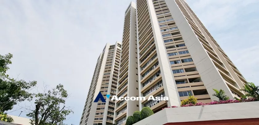  4 Bedrooms  Condominium For Rent & Sale in Sukhumvit, Bangkok  near BTS Ekkamai (AA33134)