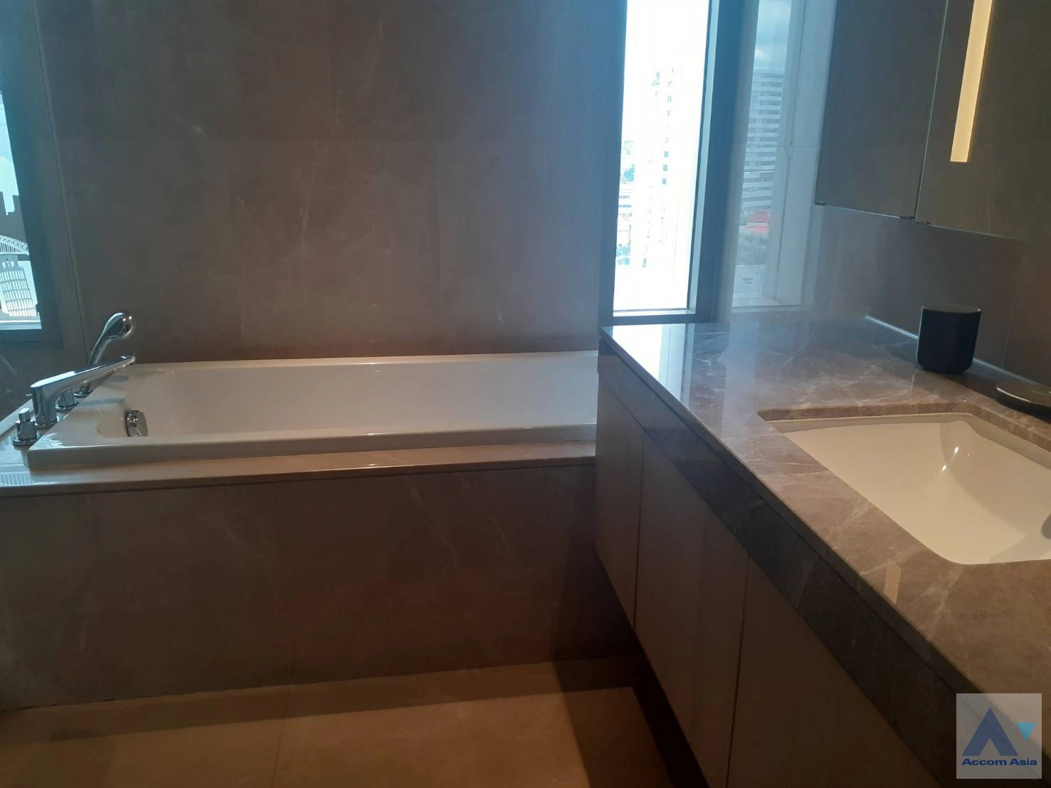 9  2 br Condominium for rent and sale in Charoen Nakhon ,Bangkok BTS Krung Thon Buri at Magnolias Waterfront Residences AA33145