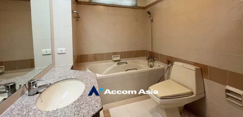 10  2 br Apartment For Rent in Sathorn ,Bangkok BTS Chong Nonsi at Cozy Low-rise Apartment in Sathorn, Walk to BTS 6 mins. AA33148