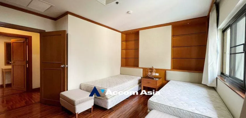 5  2 br Apartment For Rent in Sathorn ,Bangkok BTS Chong Nonsi at Cozy Low-rise Apartment in Sathorn, Walk to BTS 6 mins. AA33148