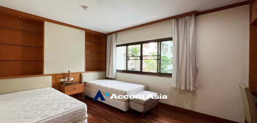 unit 2 Bedrooms  Apartment For Rent in Sathorn, Bangkok  near BTS Chong Nonsi (AA33148)
