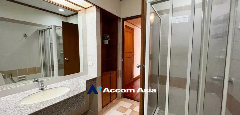 11  2 br Apartment For Rent in Sathorn ,Bangkok BTS Chong Nonsi at Cozy Low-rise Apartment in Sathorn, Walk to BTS 6 mins. AA33148
