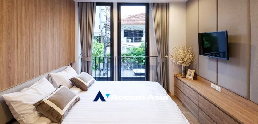 5  2 br Apartment For Rent in Ploenchit ,Bangkok MRT Lumphini at Cozy Style with Good Surrounding AA33173