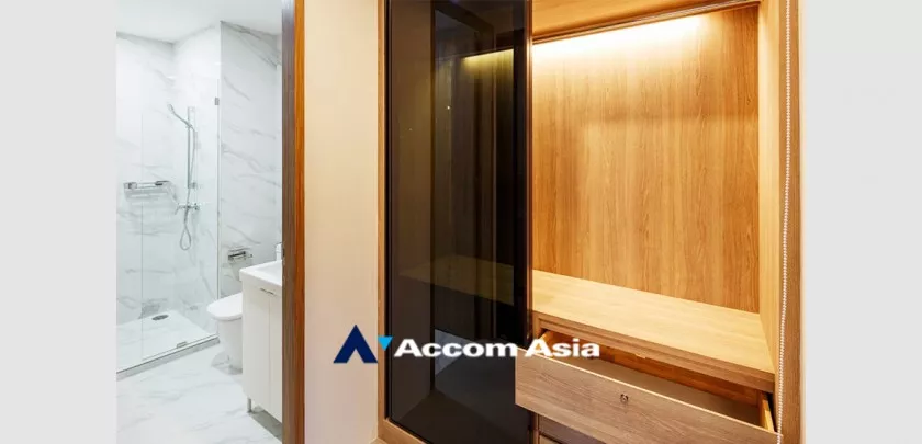 8  2 br Apartment For Rent in Ploenchit ,Bangkok MRT Lumphini at Cozy Style with Good Surrounding AA33173