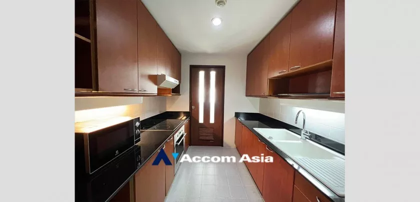 5  2 br Apartment For Rent in Sathorn ,Bangkok BTS Chong Nonsi at Thai Colonial Style AA33181