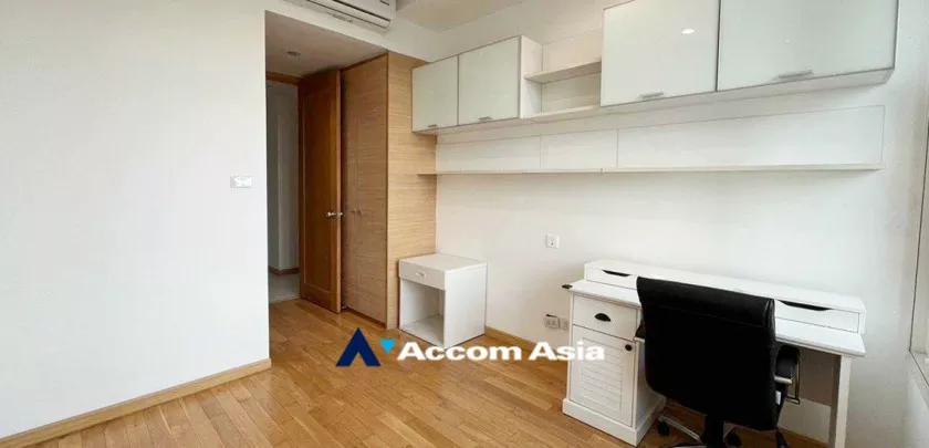 unit 3 Bedrooms  Condominium For Rent in Sathorn, Bangkok  near BTS Chong Nonsi - BRT Sathorn (AA33183)