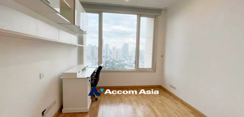  3 Bedrooms  Condominium For Rent in Sathorn, Bangkok  near BTS Chong Nonsi - BRT Sathorn (AA33183)