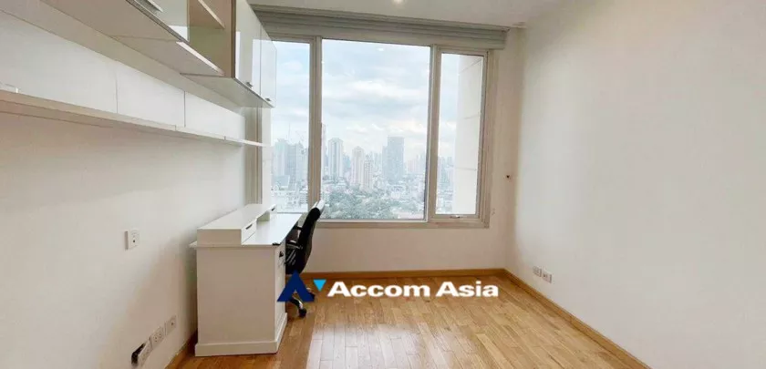 unit 3 Bedrooms  Condominium For Rent in Sathorn, Bangkok  near BTS Chong Nonsi - BRT Sathorn (AA33183)