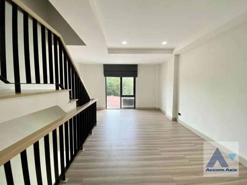 Home Office townhouse for sale in Sukhumvit, Bangkok Code AA33185