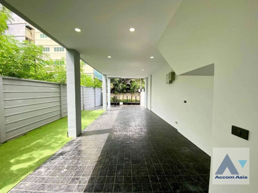 12  3 br Townhouse for rent and sale in Sukhumvit ,Bangkok BTS Udomsuk AA33185
