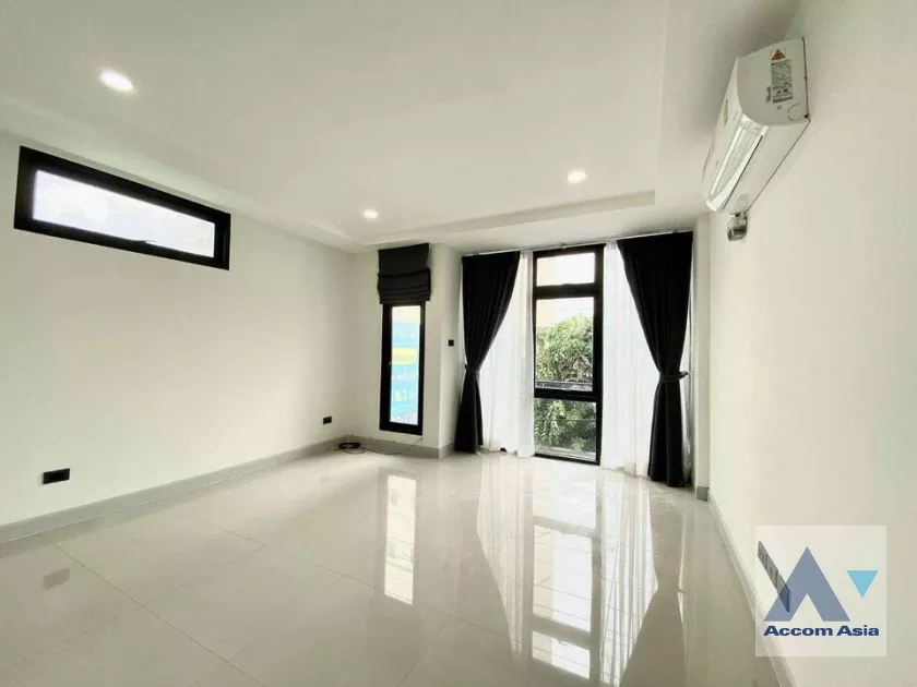 Home Office townhouse for sale in Sukhumvit, Bangkok Code AA33185