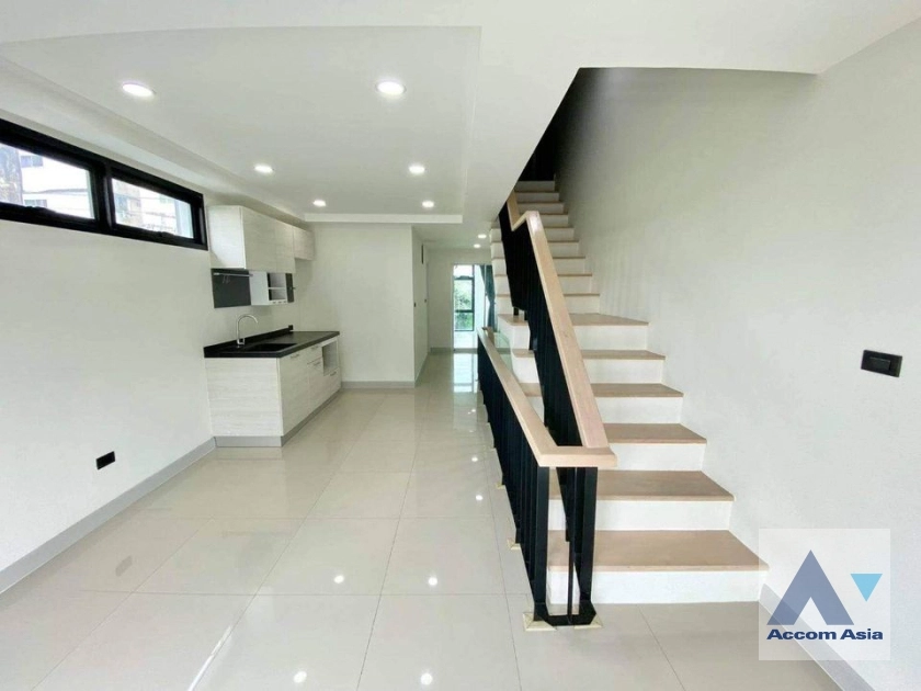  2  3 br Townhouse for rent and sale in Sukhumvit ,Bangkok BTS Udomsuk AA33185