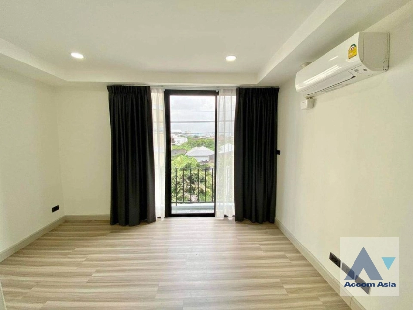 8  3 br Townhouse for rent and sale in Sukhumvit ,Bangkok BTS Udomsuk AA33185