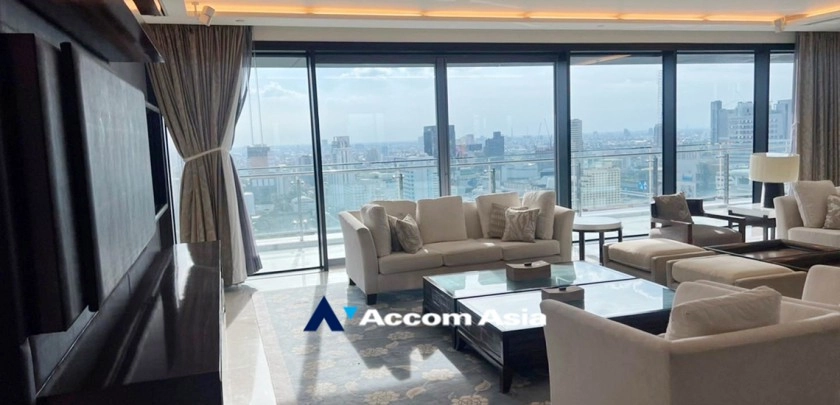 unit 4 Bedrooms  Condominium For Rent in Ploenchit, Bangkok  near BTS Ratchadamri (AA33187)