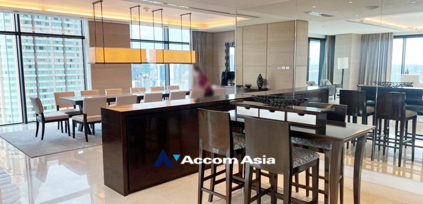unit 4 Bedrooms  Condominium For Rent in Ploenchit, Bangkok  near BTS Ratchadamri (AA33187)