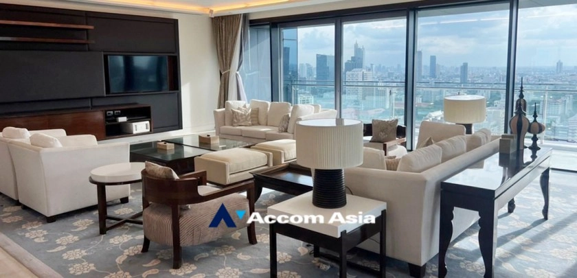  4 Bedrooms  Condominium For Rent in Ploenchit, Bangkok  near BTS Ratchadamri (AA33187)