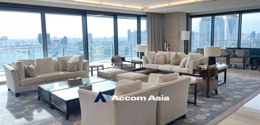 unit 4 Bedrooms  Condominium For Rent in Ploenchit, Bangkok  near BTS Ratchadamri (AA33187)