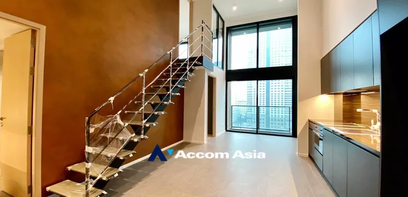  2 Bedrooms  Condominium For Sale in Silom, Bangkok  near BTS Surasak (AA33193)