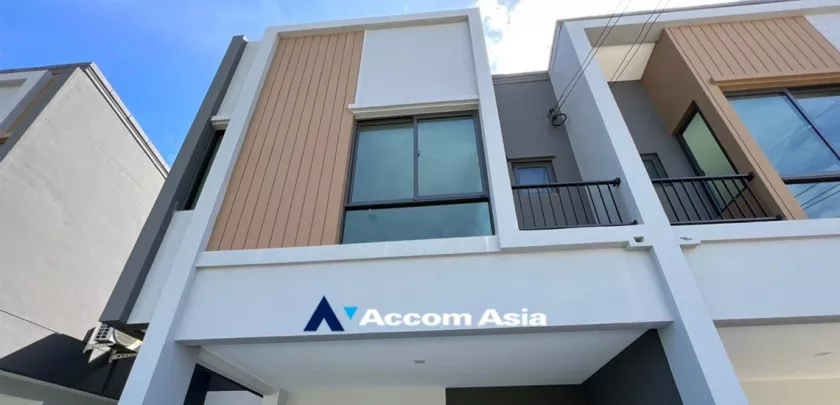  1  3 br Townhouse For Sale in  ,Samutprakan  at House AA33199