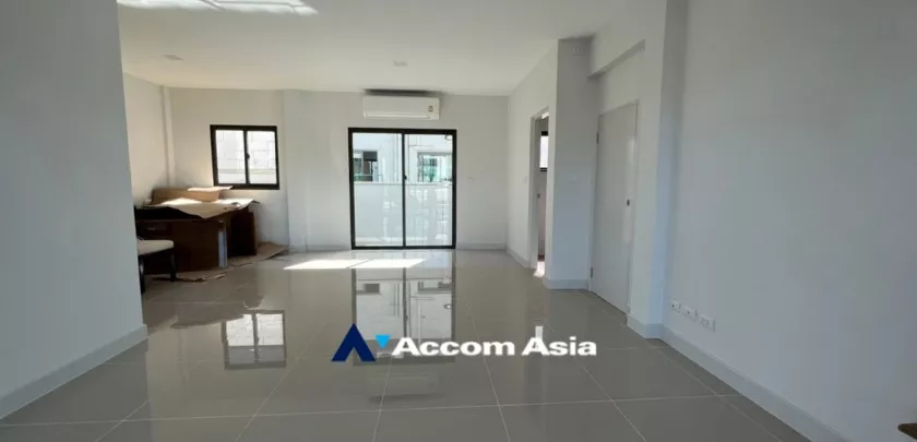  1  3 br Townhouse For Sale in  ,Samutprakan  at House AA33199