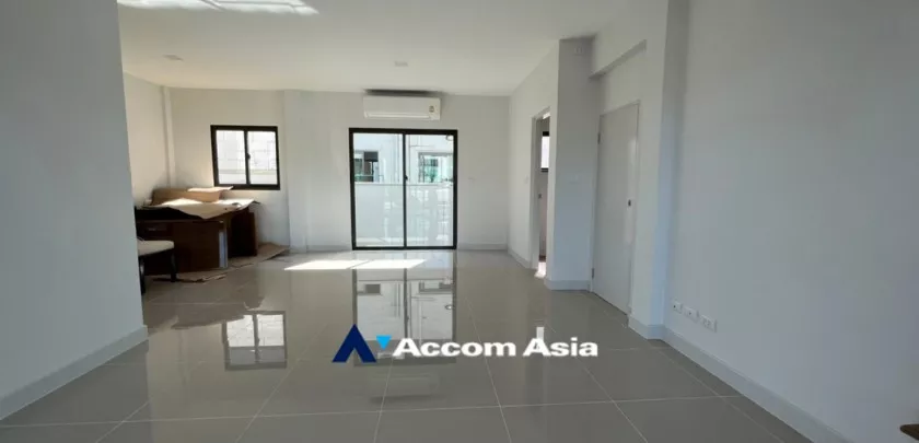  1  3 br Townhouse For Sale in Samutprakan ,Samutprakan  at House AA33199