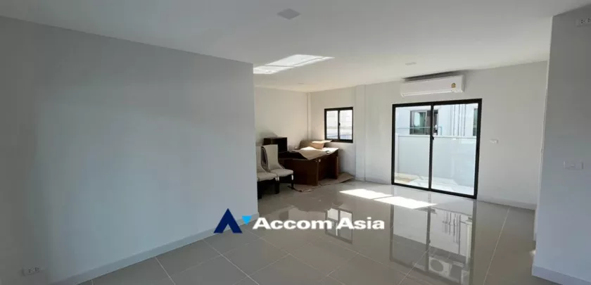5  3 br Townhouse For Sale in Samutprakan ,Samutprakan  at House AA33199
