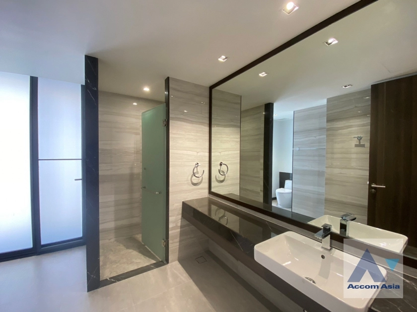 15  3 br Apartment for rent and sale in Sukhumvit ,Bangkok BTS Phrom Phong at Serene Place with Modern Style AA33200