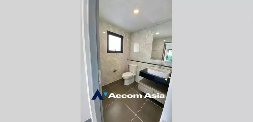 unit 4 Bedrooms  House For Sale in Pattanakarn, Bangkok  (AA33208)