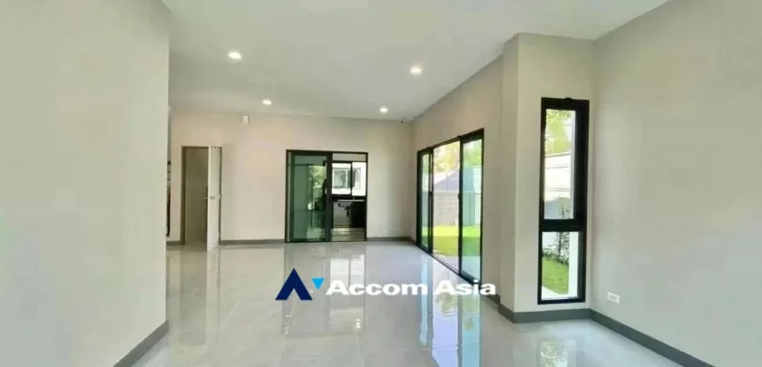 unit 4 Bedrooms  House For Sale in Pattanakarn, Bangkok  (AA33208)